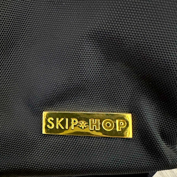 Skip Hop diaper bag - Picture 2 of 5